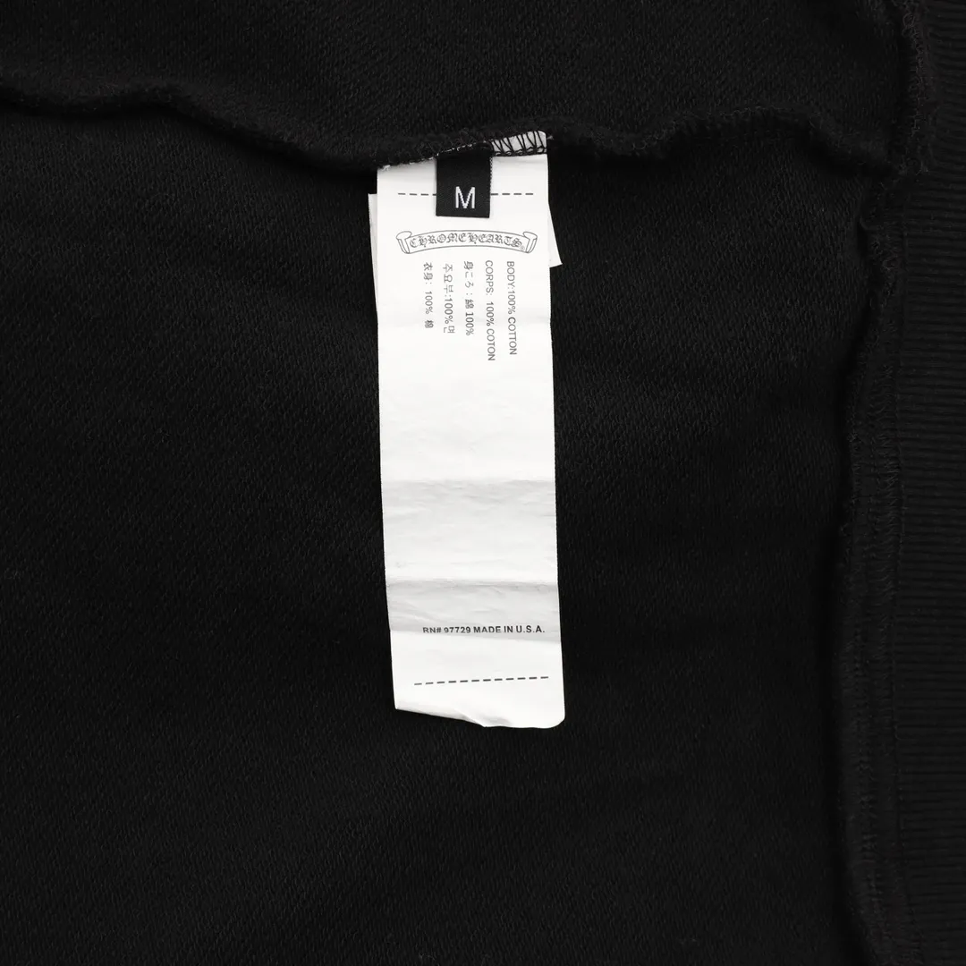 🅿️620 Chrome Hearts/Chrome Hearts Heavy Industry Cross logo patch embroidery washed burnt hooded sweatshirt. Made of double-strand double yarn 430g pure cotton sweatshirt fabric. The fabric is woven with double-strand twists. It is 40% stronger than single-strand yarn to form a three-dimensional texture similar to the texture of tripe. It not only maintains the moisture absorption and breathability of pure cotton, but also achieves softness and non-collapse through double-strand thickening. Laser burnt patch embroidery. Frayed process Patch micro logo on the chest Large logo cross pattern on the back Heavy-duty laser burnt three-dimensional patch embroidery pattern design Washed and frayed The overall garment presents a lazy style Whether it is daily outings or sports and fitness, you can show your trendy attitude and become the focus of the street Complete with three logos OS loose fit Color: Washed black, Washed white Size: S-XL